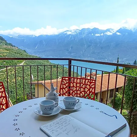 Diffuso Borgo Piovere, Le Cascate Balcony Lakeview Apartment Tignale