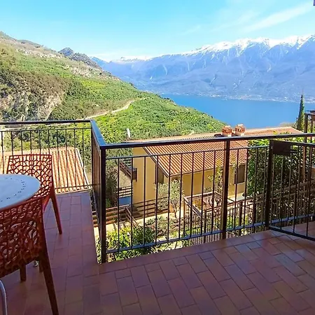 Diffuso Borgo Piovere, Le Cascate Balcony Lakeview Apartment *