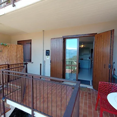 Diffuso Borgo Piovere, Le Cascate Balcony Lakeview Apartment