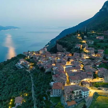 Apartment Diffuso Borgo Piovere, Le Cascate Balcony Lakeview *